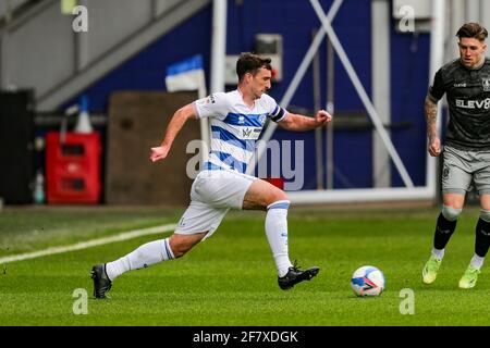 LONDON, GROSSBRITANNIEN. APRIL10TH: QPRs Lee Wallace beim Angriff während des Sky Bet Championship-Spiels zwischen den Queens Park Rangers und Sheffield Wednesday im Loftus Road Stadium, London am Samstag, den 10. April 2021. (Kredit: Ian Randall, Mi News) Kredit: MI Nachrichten & Sport /Alamy Live News Stockfoto