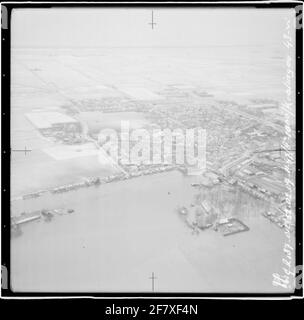 Wasserknappheit im Jahr 1953. Luftbild von Kralingen mit einem Überblick über das von der Katastrophe betroffene Gebiet. Stockfoto