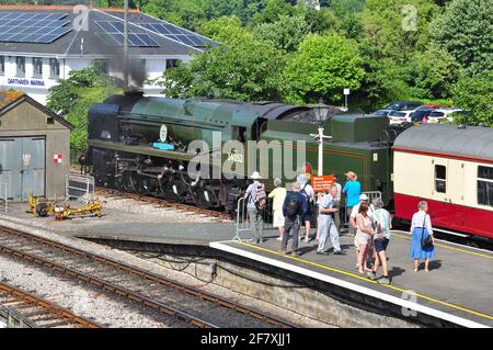 Der umgebaute Bulleid pacific wartet in Kingswear auf der Dartmouth Steam Railway, Kingswear, South Devon, England Stockfoto