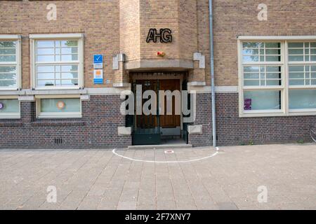 Logo Auf Dem Gerhardschool Schulgebäude In Amsterdam, Niederlande 2-6-2020 Stockfoto