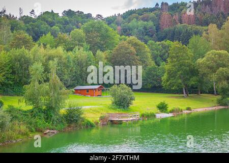 Paulushofdamm, Rursee und Obersee an einem schönen Sommertag. Stockfoto