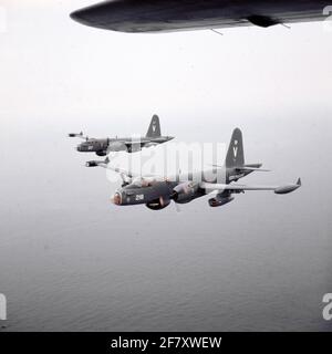 Drei Lockheed P2V-7B, P-2H und SP-2H Neptune Maritime Patrouillen liefern (1961-1982) in Formation. Stockfoto