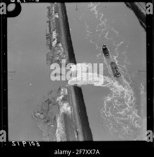 Wasserknappheit Katastrophe 1953. Luftbild von Zierikzee, der gebrochene Westhavendijk von rechts der neue Hafen. Stockfoto