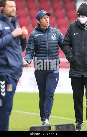 NORTHAMPTON, GROSSBRITANNIEN. 10. APRIL: Bristol Rovers-Manager Joey Barton während der ersten Hälfte des Spiels der Sky Bet League 1 zwischen Northampton Town und Bristol Rovers im PTS Academy Stadium, Northampton ON . (Kredit: John Cripps, Mi News) Kredit: MI Nachrichten & Sport /Alamy Live Nachrichten Stockfoto