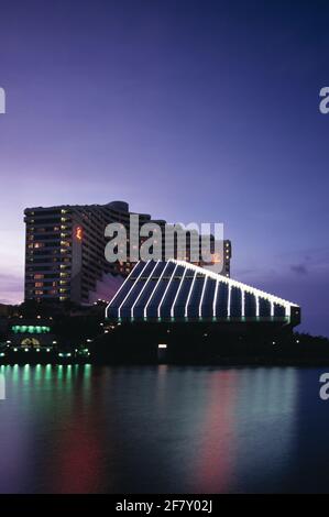 Australien. Queensland. Gold Coast. Conrad Jupiters Hotel und Casino in der Abenddämmerung. (Jetzt Star Gold Coast genannt) Stockfoto