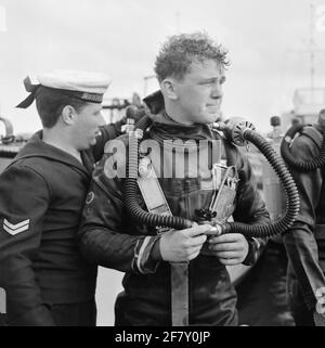 Duikers und Kikvorsmen Demonstrationen im Tauchzentrum der Royal Navy in Den Oever. Stockfoto