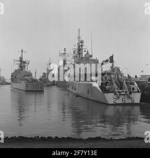 Ankunft steht Naval Force Atlantic (StanavForlant). Die kanadische Frigate HMCS Annapolis (1964-1996) verließ die North Frigate Hnoms Trondheim (1966-2006). Stockfoto