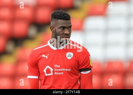 Daryl Dyke #10 von Barnsley während der Sky Bet Championship Barnsley gegen Middlesbrough, Oakwell, Barnsley, South Yorkshire, Großbritannien. 10. April 2021. In Barnsley, Großbritannien am 4/10/2021. (Foto von Mark Cosgrove/News Images/Sipa USA) Quelle: SIPA USA/Alamy Live News Stockfoto