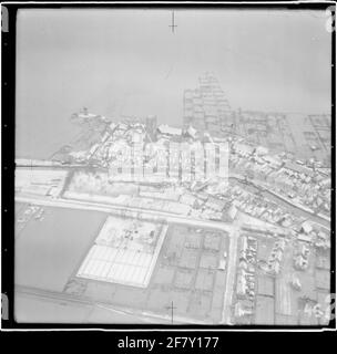 Wasserknappheit im Jahr 1953. Luftfoto von Goedereede mit einem Überblick über das von der Katastrophe betroffene Gebiet. Stockfoto