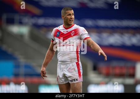 Joel Thompson (11) von St. Helens gibt seinem Team am 4/10/2021 Anweisungen. (Foto von Craig Thomas/News Images/Sipa USA) Quelle: SIPA USA/Alamy Live News Stockfoto