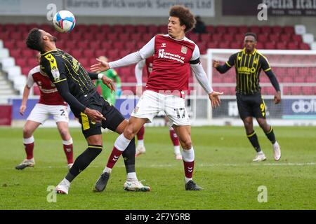 NORTHAMPTON, GROSSBRITANNIEN. 10. APRIL: Bristol Rovers Jonah Ayunga wird in der ersten Hälfte des Spiels der Sky Bet League 1 zwischen Northampton Town und Bristol Rovers im PTS Academy Stadium, Northampton ON, von Shaun McWilliams in Northampton Town herausgefordert. (Kredit: John Cripps, Mi News) Kredit: MI Nachrichten & Sport /Alamy Live Nachrichten Stockfoto