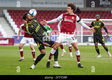 NORTHAMPTON, GROSSBRITANNIEN. 10. APRIL: Bristol Rovers Jonah Ayunga wird in der ersten Hälfte des Spiels der Sky Bet League 1 zwischen Northampton Town und Bristol Rovers im PTS Academy Stadium, Northampton ON, von Shaun McWilliams in Northampton Town herausgefordert. (Kredit: John Cripps, Mi News) Kredit: MI Nachrichten & Sport /Alamy Live Nachrichten Stockfoto