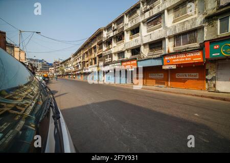 Geschlossene Geschäfte im Kalbadavi Market Mumbai während einer Sperre Mumbai - Indien 04 10 2021 Stockfoto