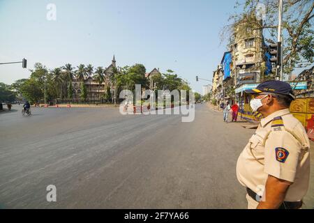 Geschlossene Geschäfte im Kalbadavi Market Mumbai während einer Sperre Mumbai - Indien 04 10 2021 Stockfoto