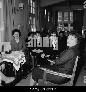 Elterntag im Marvacentrum Amsterdam, das sich auf dem Gelände der Marinekazerne Amsterdam (MKAD) befindet. Stockfoto