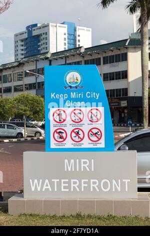 Halten Sie das Schild „City Clean“ an der Miri Waterfront, Miri, Malaysia Stockfoto