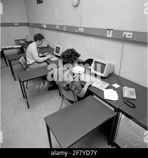 Innenansicht des Kalkulationszentrums des Kim (Royal Institute for the Marine) im Dezember 1989. Stockfoto