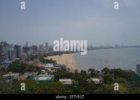 Leerer Strand Girgoan Chowpaty Mumbai während der Sperre wegen Corona Virus Covid - 19 Mumbai, Maharashtra, Indien - 04 12 2021 Stockfoto