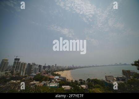 Leerer Strand Girgoan Chowpaty Mumbai während der Sperre wegen Corona Virus Covid - 19 Mumbai, Maharashtra, Indien - 04 12 2021 Stockfoto