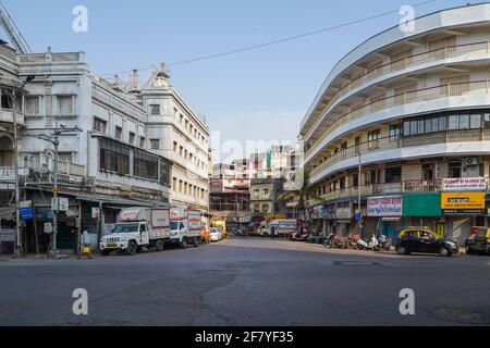 Geschlossene Geschäfte im Kalbadavi Market Mumbai während einer Sperre Mumbai - Indien 04 10 2021 Stockfoto