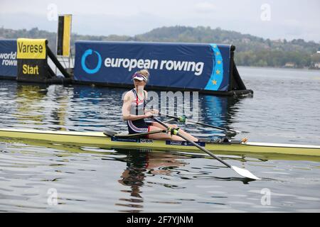 Varese, Italien. April 2021. Victoria THORNLEY aus Großbritannien tritt am 10. April 2021 in Varese, Italien, beim Halbfinale A/B 1 der Frauen bei den European Rowing Championships in Lake Varese an Quelle: Mickael Chavet/Alamy Live News Stockfoto