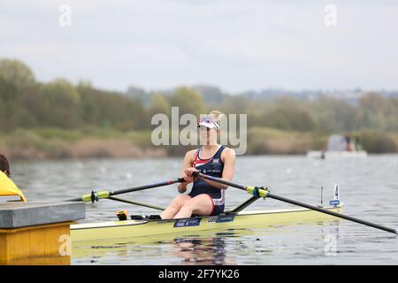 Varese, Italien. April 2021. Victoria THORNLEY aus Großbritannien tritt am 10. April 2021 in Varese, Italien, beim Halbfinale A/B 1 der Frauen bei den European Rowing Championships in Lake Varese an Quelle: Mickael Chavet/Alamy Live News Stockfoto