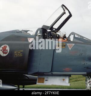 Eine Boeing (McDonnell Douglas) RF-4th Phantom II der 51. Luftwaffe auf dem Flugplatz Zweibrücken in Westdeutschland. Stockfoto