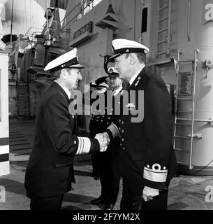 Arbeitsbesuch bei der Kon.Marine in Den Helder Flag Officer Deutschland Admiral G.Fromm. Empfang durch Commander Neemight Netherlands (czmned) Schout-at-Night (SBN). An Bord der hr.ms. Kofferraum Stockfoto