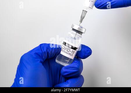 Coronavirus-Impfstoff und Spritze Nahaufnahme Hintergrund, Gesundheitskonzept Foto Stockfoto