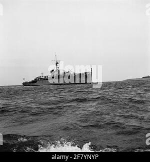 Die Fregatte Hr.Ms. Johan Maurits van Nassau (F 802) nach der Rückkehr aus Niederländisch-Neuguinea in den Hafen von Den Helder im März 1958. Stockfoto