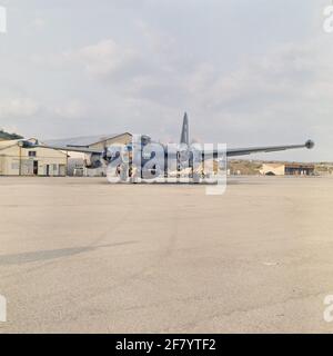 Eine Lockheed P2V-7B, P-2H und SP-2H Neptune Maritime Patrol Flop (1961-1982) auf der Plattform. Stockfoto