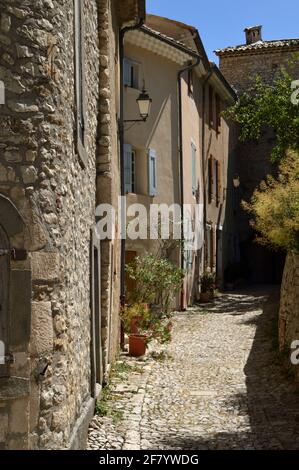 Bilder von Banon, einem kleinen Dorf in der provence während der Covid-Epidemie Stockfoto