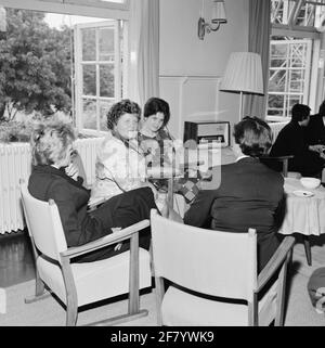 Am Ende der ersten Militärformation (EMV) befindet sich das Amsterdam Marvacentrum, das sich auf dem Gelände der Marine Barracks Amsterdam (MKAD) befindet, einem Elterntag. Stockfoto