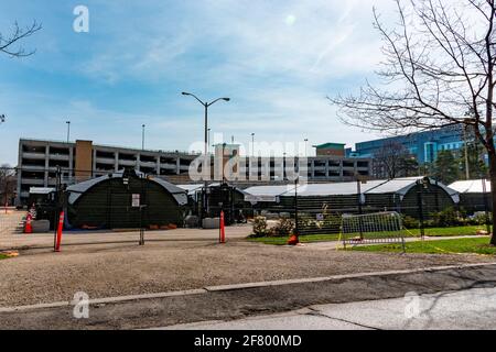 Toronto, Kanada. April 2021. Allgemeiner Überblick über den Aufbau eines Feldkrankenhauses am Sunnybrook Health Sciences Center in Toronto in Vorbereitung auf einen Anstieg der COVID-19-Fälle infolge der dritten Welle. Dominic Chan/EXimages Stockfoto