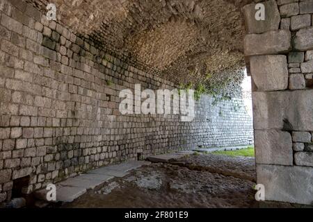 Asklepion war ein Gesundheitszentrum. Blick auf die antiken Ruinen in Asklepion in Bergama Stockfoto