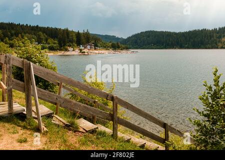 Blick auf den Schluchsee, den größten See im Schwarzwald. Breisgau-Hochschwarzwald, Baden-Württemberg, Deutschland Stockfoto