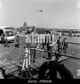 Arbeitsbesuch eines vierzehn Repräsentanten (Shape) Supreme Headquarters Allied Powers Europe, aus Belgien, in Den Helder. A / B der Personalabteilung Frau Bloys aus Treslong und HR.Ms. Haarlem Stockfoto