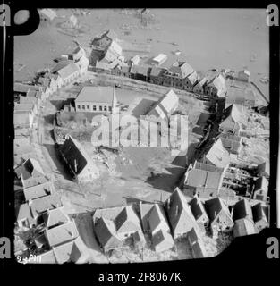 Watersnoodramp 1953. Luftfoto von Ouwerkerk und eine Übersicht über das von der Katastrophe betroffene Gebiet. Stockfoto