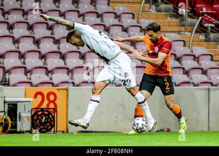 ISTANBUL, NIEDERLANDE - 10. APRIL: Jure Balkovec von Fatih Karagumruk, Sener Ozbayrakli von Galatasaray während des Super Lig-Spiels zwischen Galatasaray SK Stockfoto