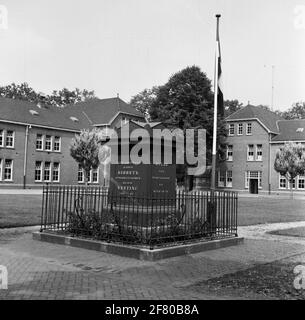 Das Denkmal zu Ehren des Generalleutnant Dibbets, des ehemaligen Kommandanten der Festung Maastricht, auf dem Gebiet der Tapijnkazerne. Stockfoto