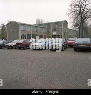 Ein Nachkriegs-Leichtmetallgebäude auf dem Feld der Tapijnkazerne in Maastricht. Stockfoto