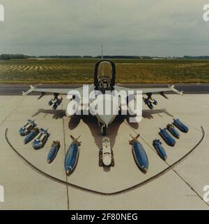 Eine General Dynamics F-16A Kampffalke mit voller Bewaffnung. Stockfoto