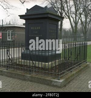 Das Denkmal zu Ehren des Generalleutnant Baron Dibbets auf dem Feld der Tapijnkazerne in Maastricht. Stockfoto