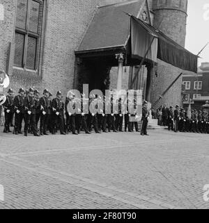Am Prinsjesdag, bei der Eröffnung der Generalstaaten im Ridderzaal auf dem Binnenhof in Den Haag, wird die Ehrengarde traditionell vom Marines Corps gebildet. Stockfoto