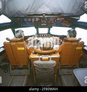 Das Flugdeck einer Lockheed P-3C (UPDATE II) ORION DER AUSLIEFERUNGSGESCHWADER 320 (VSQ 320) vom Marine Aviation Service. Stockfoto