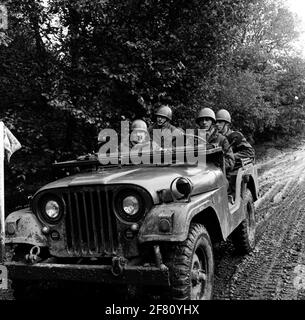 Die niederländische Armee praktiziert in La Courtine. Achtung! Die obige Beschreibung ist eine allgemeine Serienbeschreibung, die auf den Informationen des Film- und Fotodienstes der Armee basiert. Langfristig wird diese globale Beschreibung angegeben. Stockfoto