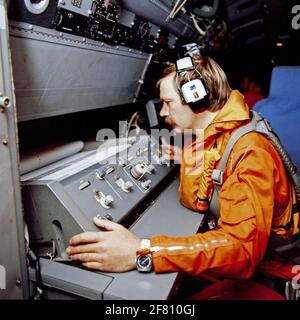 Eine Instrumententafel an Bord eines Lockheed P-3C (Update II) Orion des Marine Aviation Service (MLD). Stockfoto
