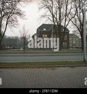 Eines der Gebäude auf dem Feld der Tapijnkazerne in Maastricht. Stockfoto