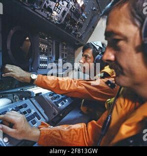 Der Sono-Betreiber an Bord einer Lockheed P-3C (Update II) Orion des Marine Aviation Service (MLD). Stockfoto