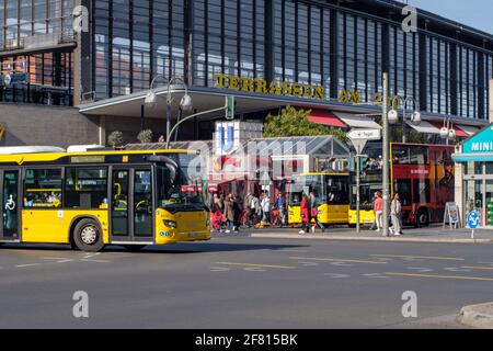 Szene im Berliner Zoobahnhof in Berlin, Deutschland im Oktober 2018. Stockfoto